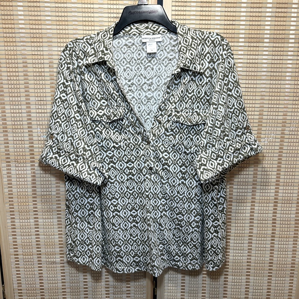 Geometric Pattern Blouse - Picture 11 of 11